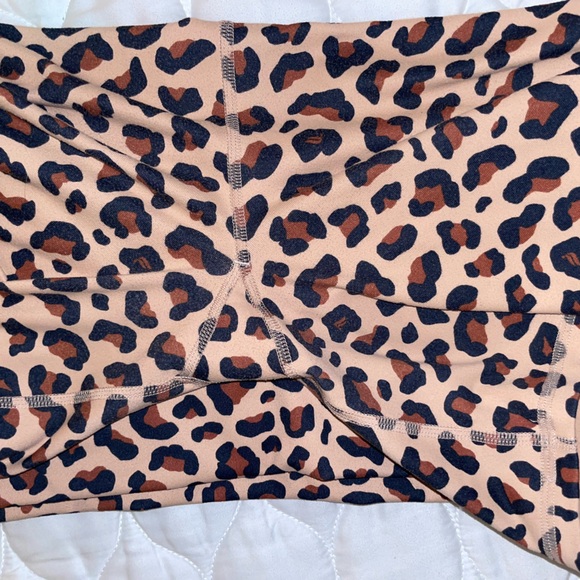 Fabletics Leopard Bike Shorts - Sz L, GUC - Picture 13 of 15